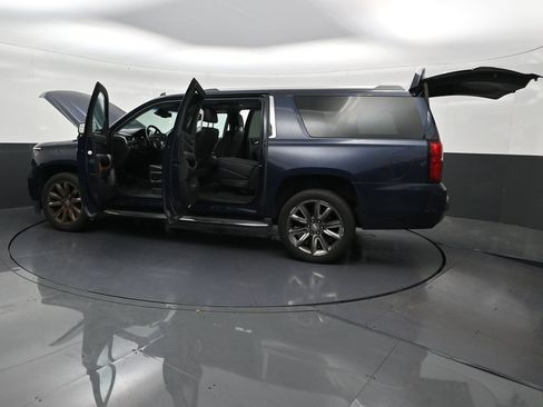 Used 2019 Chevrolet Suburban Premier RWD image 34