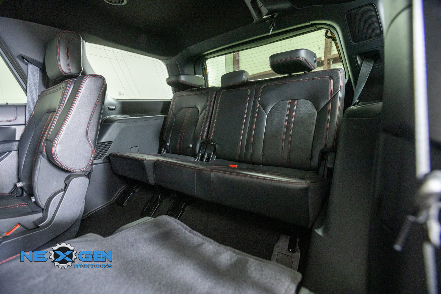 Used 2024 Ford Expedition Limited AWD/4WD image 31