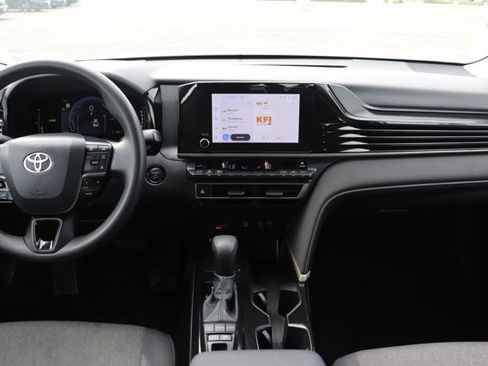 Used 2025 Toyota Camry LE image 15