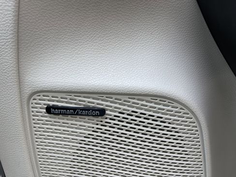Used 2022 Chrysler Pacifica Limited FWD image 29