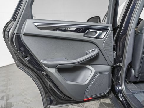 Certified 2023 Porsche Macan S AWD/4WD image 31