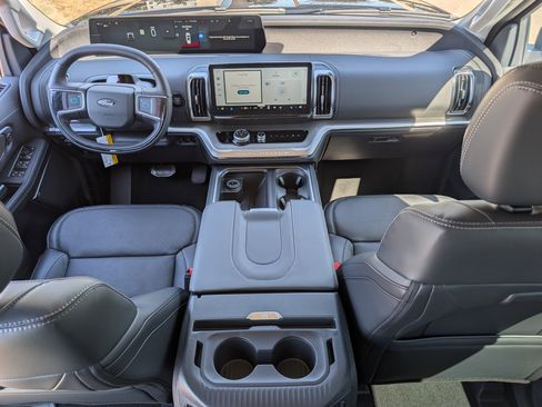 New 2025 Ford Expedition Platinum w/ Driver's Package image 10