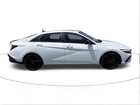 New 2026 Hyundai Elantra SEL Sport FWD image 2