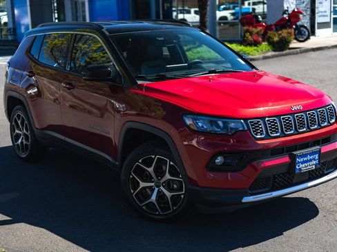 Used 2025 Jeep Compass Limited AWD/4WD image 2