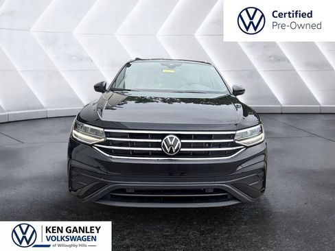 Used 2024 Volkswagen Tiguan SE w/ Panoramic Sunroof Package AWD/4WD image 2