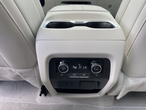 New 2026 Buick Enclave Avenir w/ Super Cruise Package AWD/4WD image 32