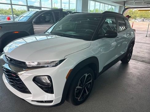 Used 2021 Chevrolet TrailBlazer RS w/ Convenience Package FWD image 3