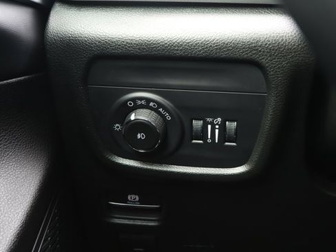 Used 2025 Jeep Grand Cherokee L Limited w/ Black Appearance Package image 15