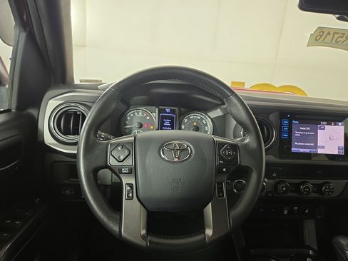 Used 2019 Toyota Tacoma TRD Sport w/ Technology Package image 14