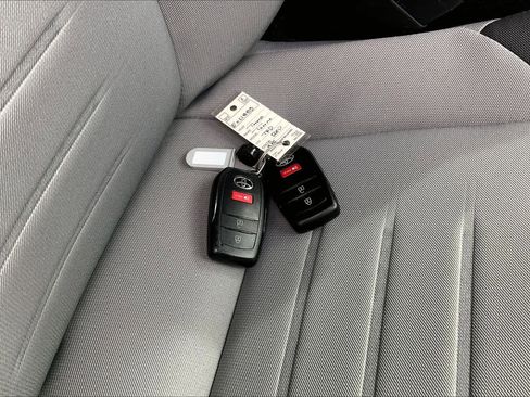 Used 2025 Toyota Tacoma TRD Sport image 15