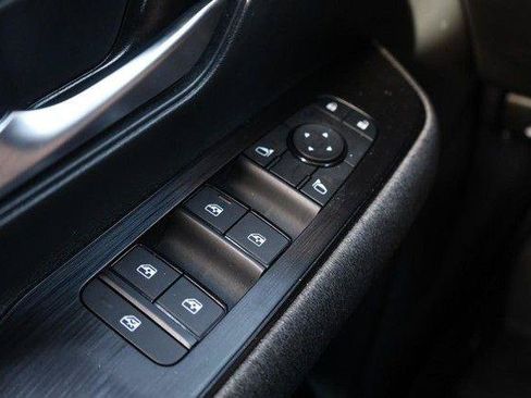 Used 2025 Nissan Kicks SV AWD/4WD image 18