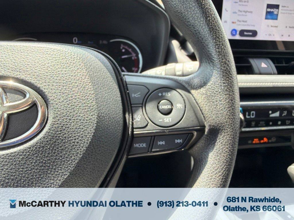 Used 2024 Toyota RAV4 XLE FWD image 23