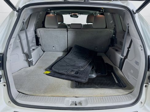 Used 2018 Toyota Highlander XLE w/ Carpet Mat Package (TMS) image 36