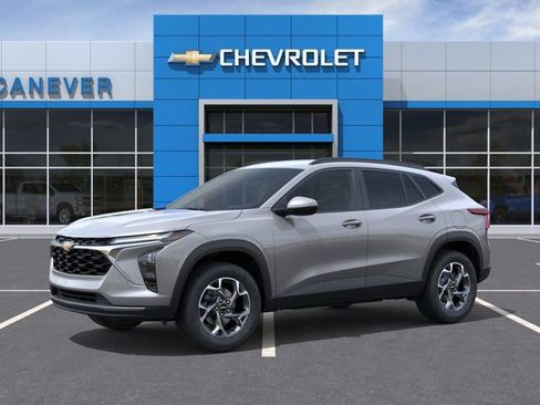 New 2026 Chevrolet Trax LT w/ Driver Confidence Package FWD image 3