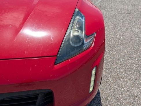Used 2018 Nissan 370Z Coupe RWD image 9