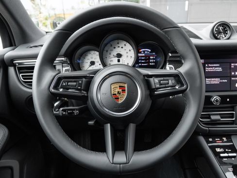 Certified 2026 Porsche Macan AWD/4WD image 13