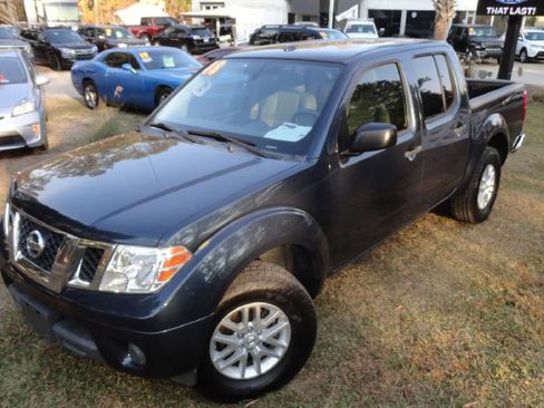 Used 2018 Nissan Frontier SV image 3