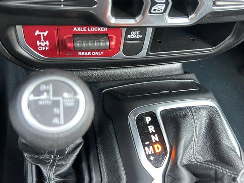 Used 2024 Jeep Wrangler Unlimited AWD/4WD image 31