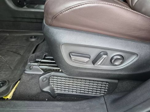 Used 2024 Toyota Sienna Platinum FWD image 23