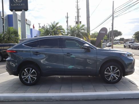 Used 2022 Toyota Venza LE image 4