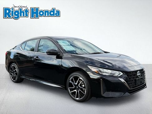 Used 2025 Nissan Sentra SR FWD image 9