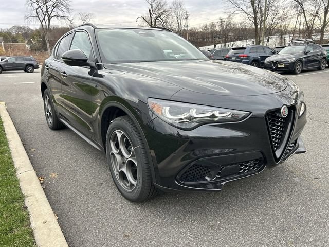 New 2026 Alfa Romeo Stelvio Sprint AWD/4WD image 2