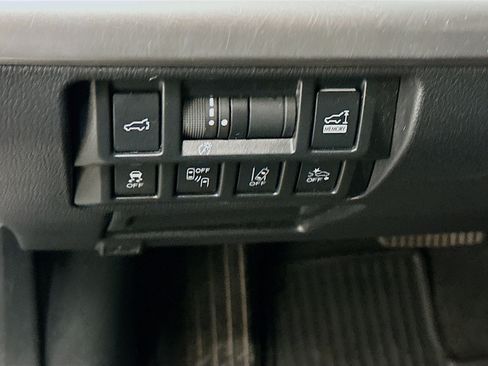 Used 2018 Subaru Outback 2.5i Limited AWD/4WD image 17