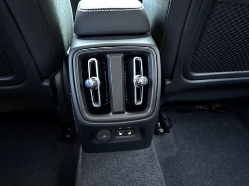 Certified 2025 Volvo XC40 B5 Plus AWD/4WD image 17