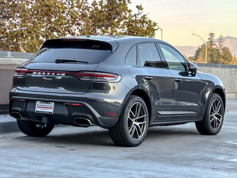 Used 2025 Porsche Macan image 8