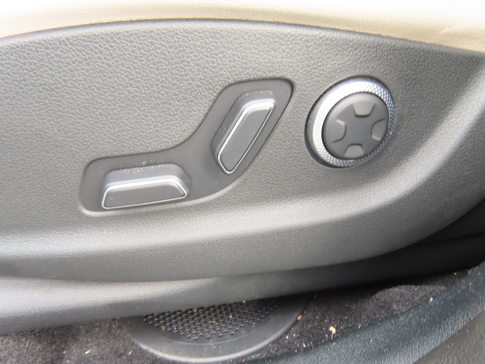 Used 2026 Genesis GV70 2.5T Advanced AWD/4WD image 33