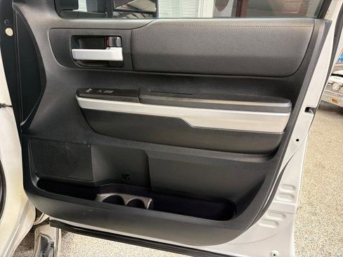 Used 2016 Toyota Tundra SR5 w/ SR5 Upgrade Package image 40