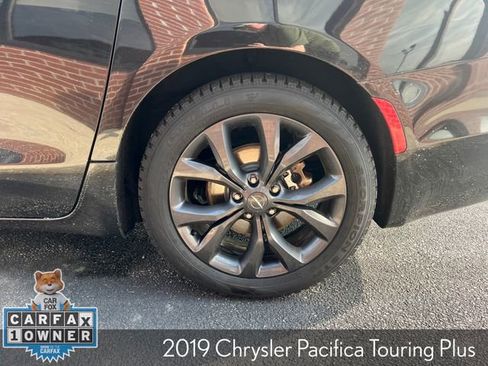 Used 2019 Chrysler Pacifica Touring Plus w/ Advanced Safetytec Group image 9