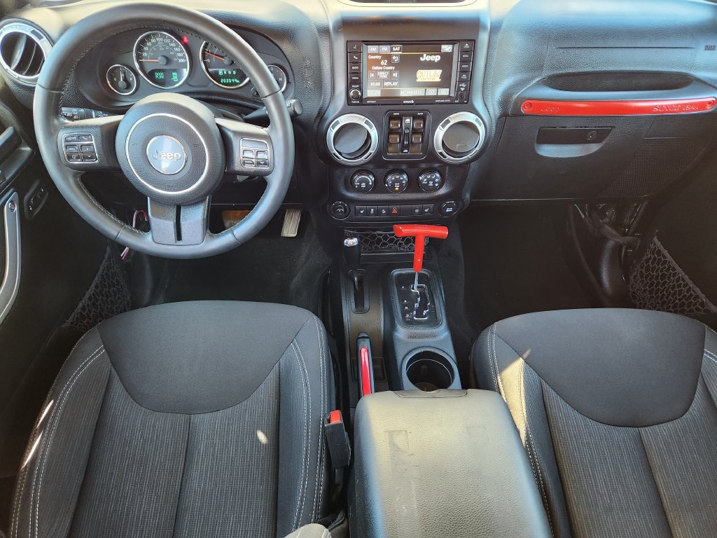 Used 2017 Jeep Wrangler Unlimited Sahara w/ Connectivity Group AWD/4WD image 10