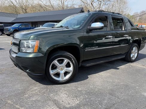 Used 2013 Chevrolet Avalanche LTZ image 36