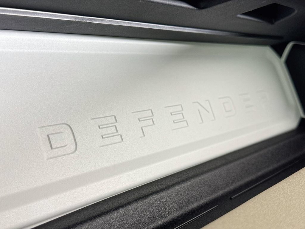 Used 2022 Land Rover Defender 110 SE AWD/4WD image 22