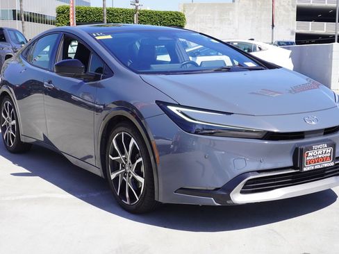 Used 2023 Toyota Prius Prime Premium image 5