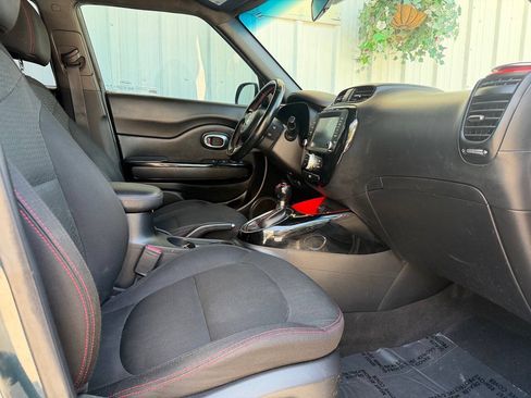 Used 2018 Kia Soul + FWD image 10