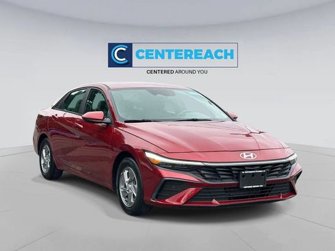 Used 2024 Hyundai Elantra SE FWD image 4