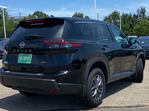 Used 2024 Nissan Rogue S AWD/4WD image 3