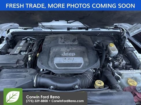 Used 2012 Jeep Wrangler Unlimited Rubicon w/ Connectivity Group image 15