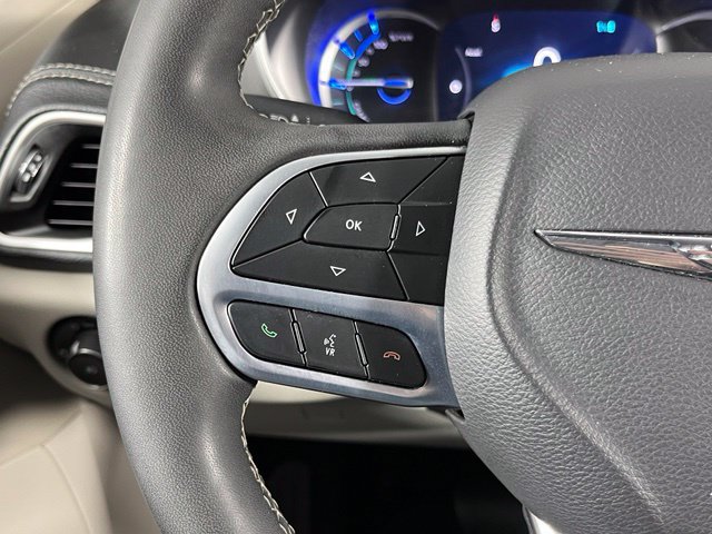 Used 2023 Chrysler Pacifica Touring-L FWD image 11