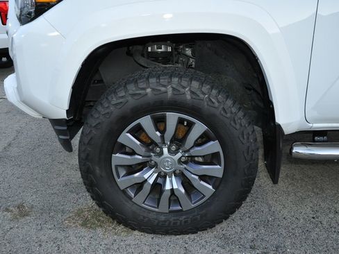 Used 2020 Toyota Tacoma Limited image 10