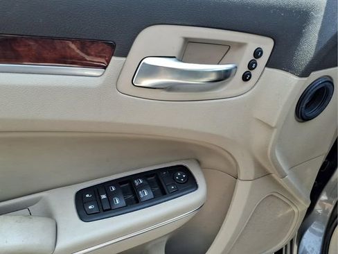 Used 2011 Chrysler 300 Limited w/ Luxury Group RWD image 13