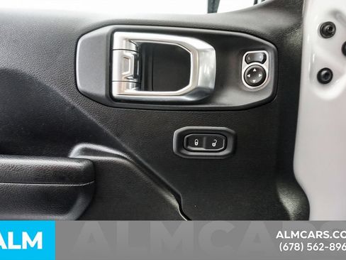 Used 2025 Jeep Wrangler Unlimited Rubicon AWD/4WD image 47