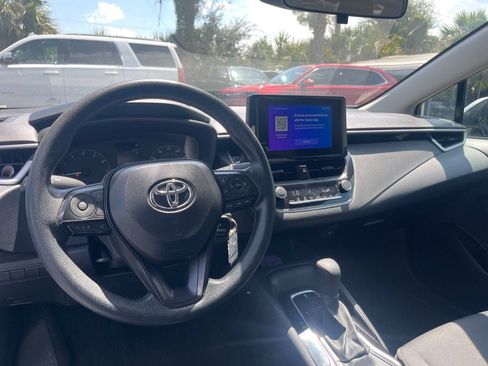 Used 2025 Toyota Corolla LE FWD image 11