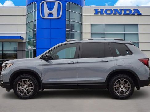 Certified 2024 Honda Passport TrailSport image 3