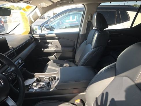 Used 2025 Honda Pilot Touring image 8