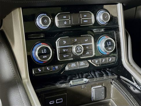 Used 2023 GMC Yukon XL Denali image 14