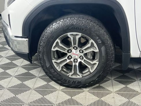 Used 2023 GMC Sierra 1500 SLE image 11