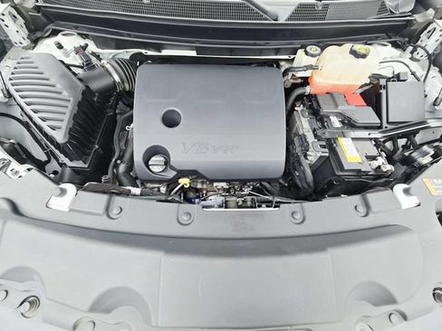 Used 2020 Chevrolet Traverse LT FWD image 16